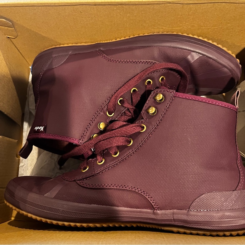 KEDS Size 9.5  lace up boots